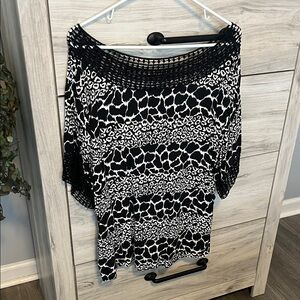 Short sleeve top with embroidered neck and sleeves